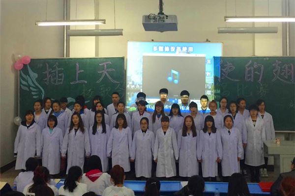 弘扬大医文化 积极传唱校歌