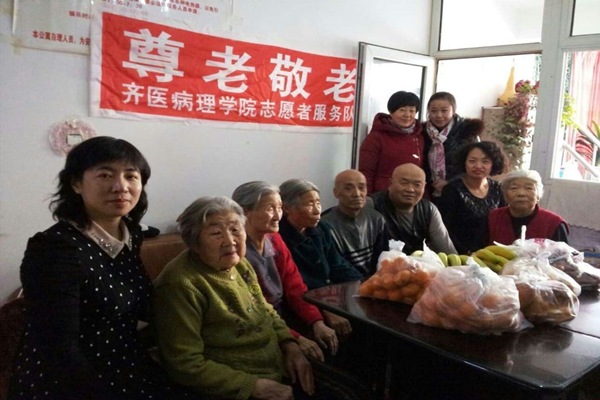 奉献爱心 情暖夕阳