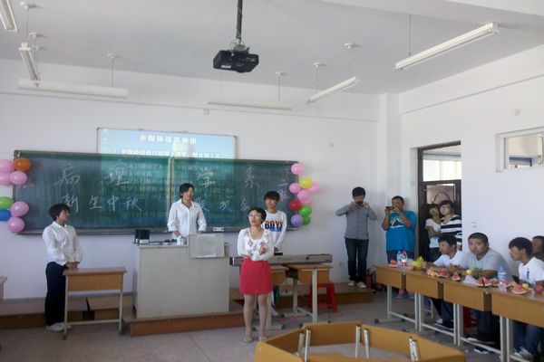病理学院中秋节慰问军训新生